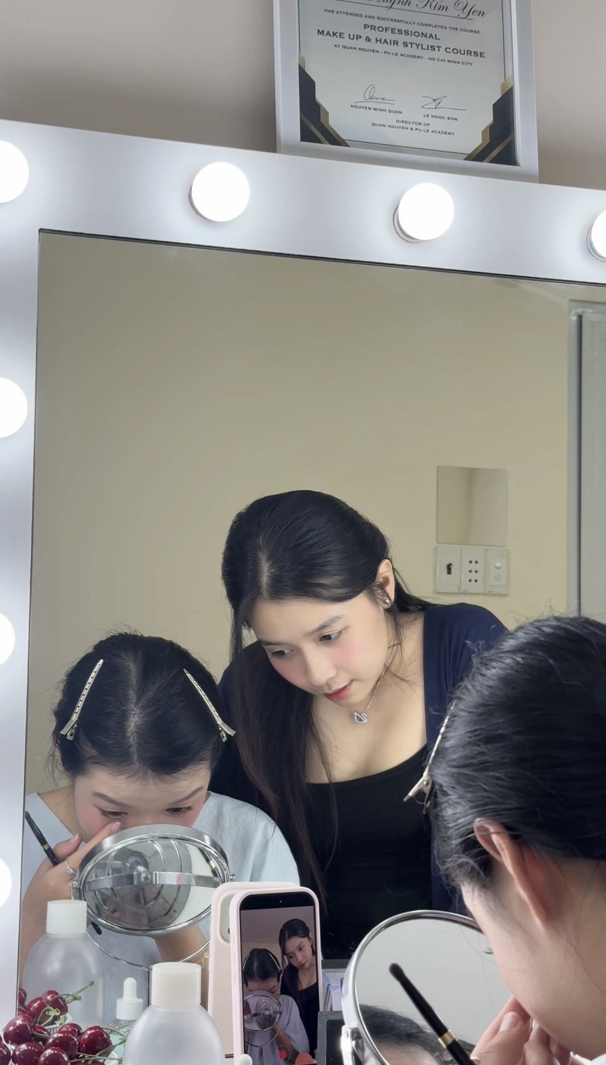 Buổi học makeup cá nhân 1:1 ấm áp giữa cô giáo và học viên